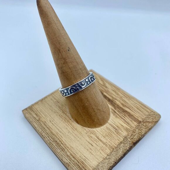 Sterling Silver Moon And Stars Band Ring Sizes 6,7,8 - Picture 1 of 8